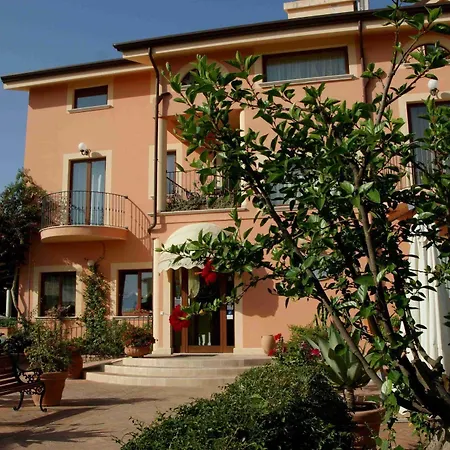 Aurora Hotel