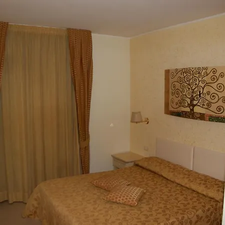 Aurora Hotel 3*